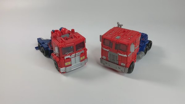 Power Of The Primes Leader Class Optimus Video Gives Detailed In Hand Look With Screencaps 23 (23 of 49)